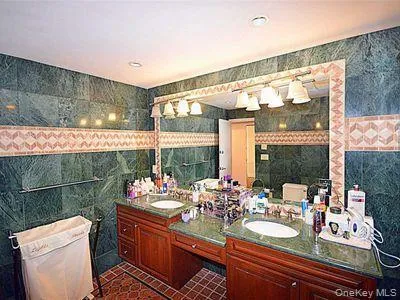 100 cuttermill Road, North Hempstead, NY, 2 Bedrooms Bedrooms, 5 Rooms Rooms,2 BathroomsBathrooms,Residential Lease,For Rent,cuttermill,0,1011751 100 cuttermill Road, North Hempstead, NY, 2 Bedrooms Bedrooms, 5 Rooms Rooms,2 BathroomsBathrooms,Residential Lease,For Rent,cuttermill,0,1011751