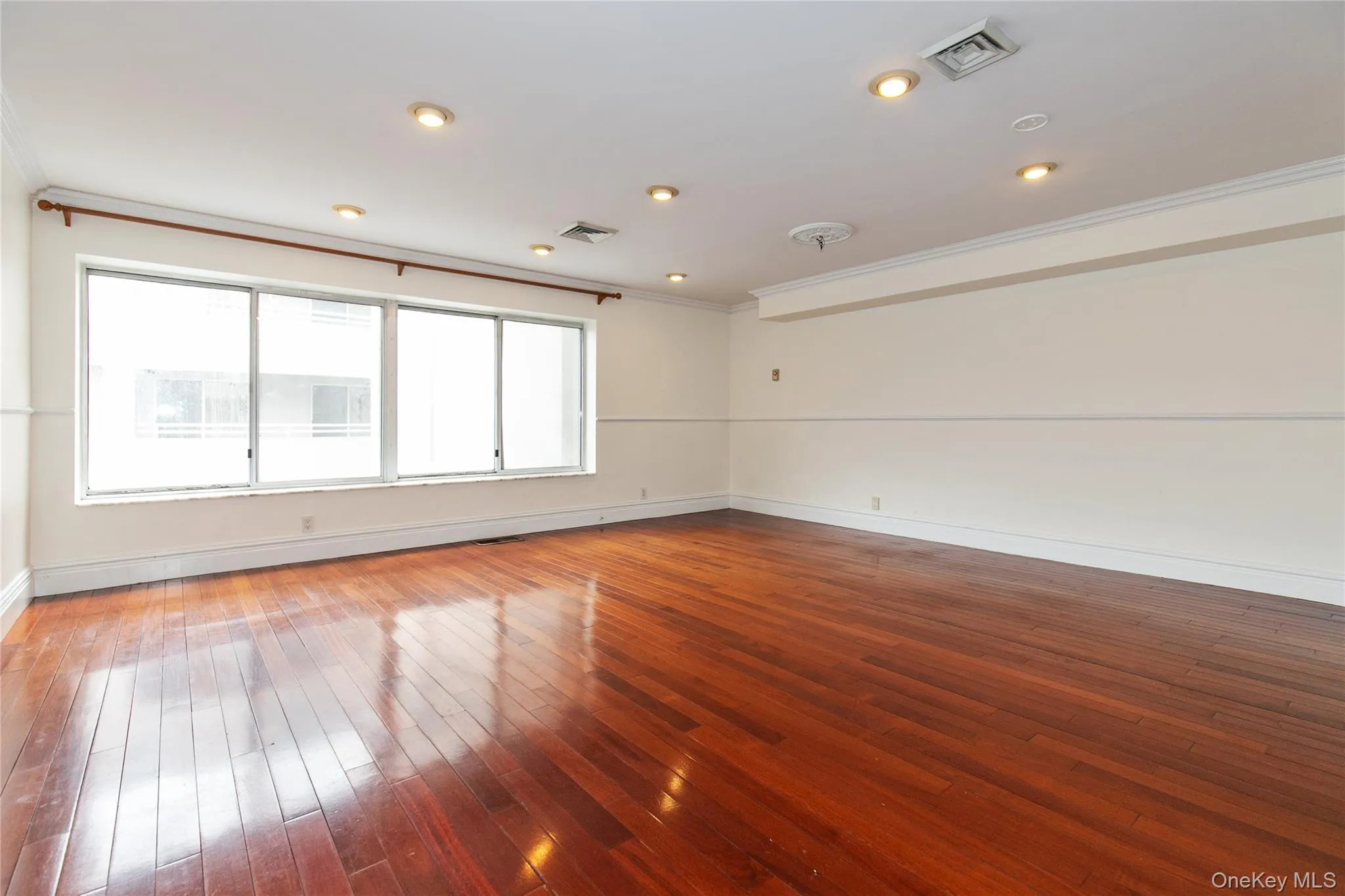 100 cuttermill Road, North Hempstead, NY, 2 Bedrooms Bedrooms, 5 Rooms Rooms,2 BathroomsBathrooms,Residential Lease,For Rent,cuttermill,0,1011751 100 cuttermill Road, North Hempstead, NY, 2 Bedrooms Bedrooms, 5 Rooms Rooms,2 BathroomsBathrooms,Residential Lease,For Rent,cuttermill,0,1011751
