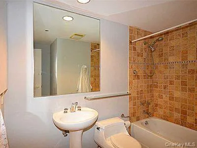 100 cuttermill Road, North Hempstead, NY, 2 Bedrooms Bedrooms, 5 Rooms Rooms,2 BathroomsBathrooms,Residential Lease,For Rent,cuttermill,0,1011751 100 cuttermill Road, North Hempstead, NY, 2 Bedrooms Bedrooms, 5 Rooms Rooms,2 BathroomsBathrooms,Residential Lease,For Rent,cuttermill,0,1011751