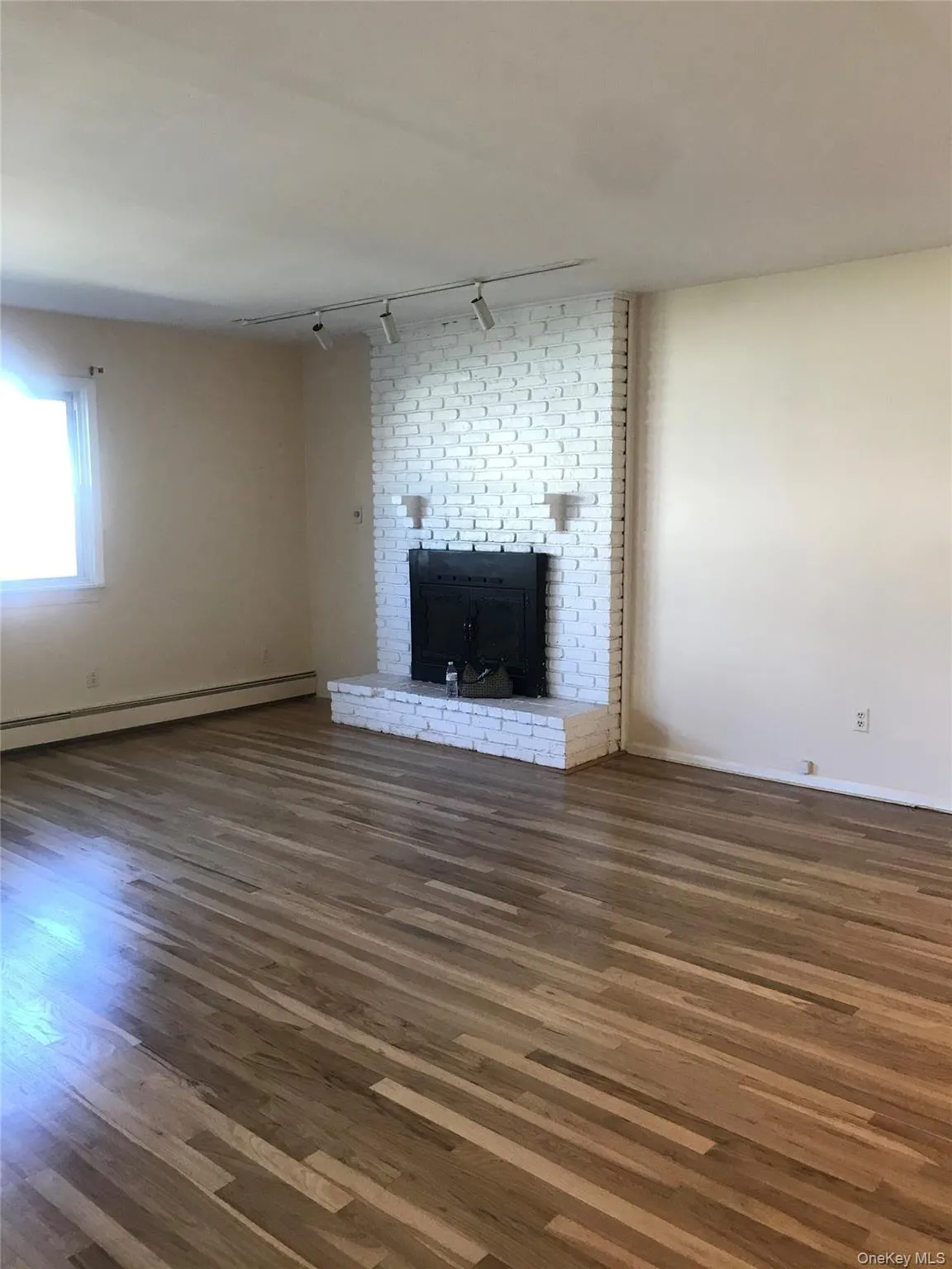 8 Locust Street, Oyster Bay, NY, 3 Bedrooms Bedrooms, 4 Rooms Rooms,1 BathroomBathrooms,Residential Lease,For Rent,Locust,0,1011753 8 Locust Street, Oyster Bay, NY, 3 Bedrooms Bedrooms, 4 Rooms Rooms,1 BathroomBathrooms,Residential Lease,For Rent,Locust,0,1011753