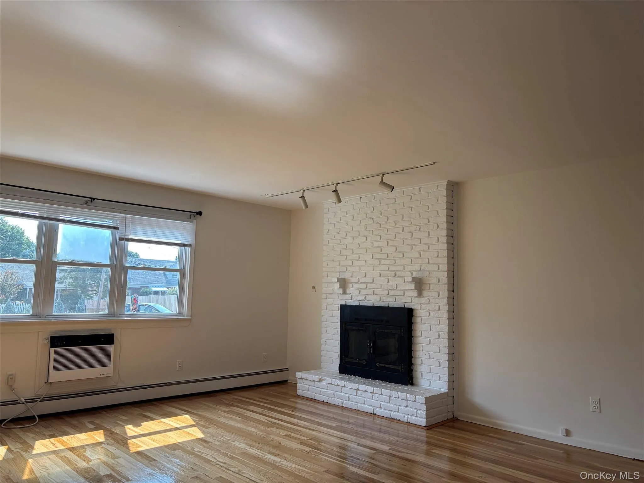 8 Locust Street, Oyster Bay, NY, 4 Bedrooms Bedrooms, 7 Rooms Rooms,2 BathroomsBathrooms,Residential Lease,For Rent,Locust,0,1011753 8 Locust Street, Oyster Bay, NY, 4 Bedrooms Bedrooms, 7 Rooms Rooms,2 BathroomsBathrooms,Residential Lease,For Rent,Locust,0,1011753