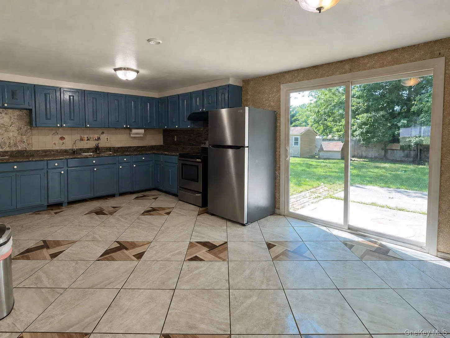Open Kitchen + spacious dining area connected. Open Kitchen + spacious dining area connected.