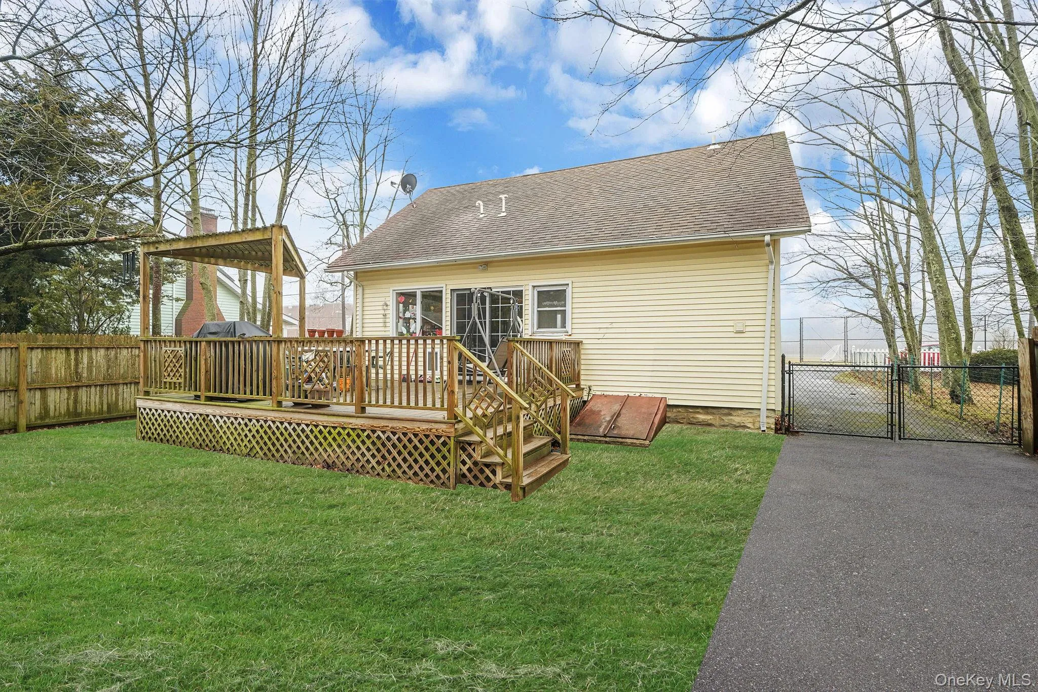 14 Tuttle Avenue, Southampton, NY, 3 Bedrooms Bedrooms, 7 Rooms Rooms,1 BathroomBathrooms,Residential,For Rent,Tuttle,0,1011763 14 Tuttle Avenue, Southampton, NY, 3 Bedrooms Bedrooms, 7 Rooms Rooms,1 BathroomBathrooms,Residential,For Rent,Tuttle,0,1011763