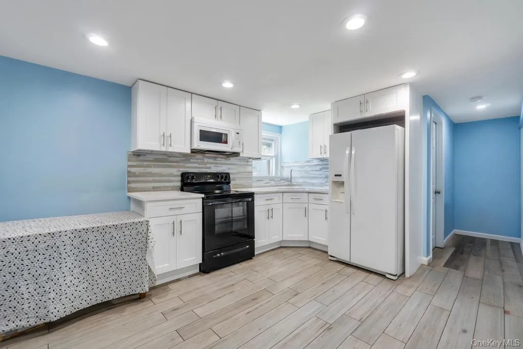 220 Adirondack Drive, Brookhaven, NY, 6 Bedrooms Bedrooms, 9 Rooms Rooms,2 BathroomsBathrooms,Residential,For Rent,Adirondack,0,1011767 220 Adirondack Drive, Brookhaven, NY, 6 Bedrooms Bedrooms, 9 Rooms Rooms,2 BathroomsBathrooms,Residential,For Rent,Adirondack,0,1011767