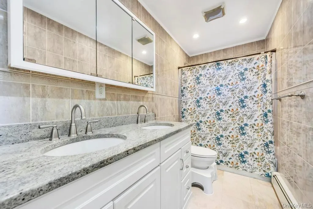 3 Avelaine Court, Babylon, NY, 5 Bedrooms Bedrooms, 8 Rooms Rooms,2 BathroomsBathrooms,Residential,For Rent,Avelaine,0,1011769 3 Avelaine Court, Babylon, NY, 5 Bedrooms Bedrooms, 8 Rooms Rooms,2 BathroomsBathrooms,Residential,For Rent,Avelaine,0,1011769