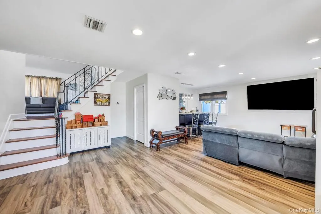 3 Avelaine Court, Babylon, NY, 5 Bedrooms Bedrooms, 8 Rooms Rooms,2 BathroomsBathrooms,Residential,For Rent,Avelaine,0,1011769 3 Avelaine Court, Babylon, NY, 5 Bedrooms Bedrooms, 8 Rooms Rooms,2 BathroomsBathrooms,Residential,For Rent,Avelaine,0,1011769