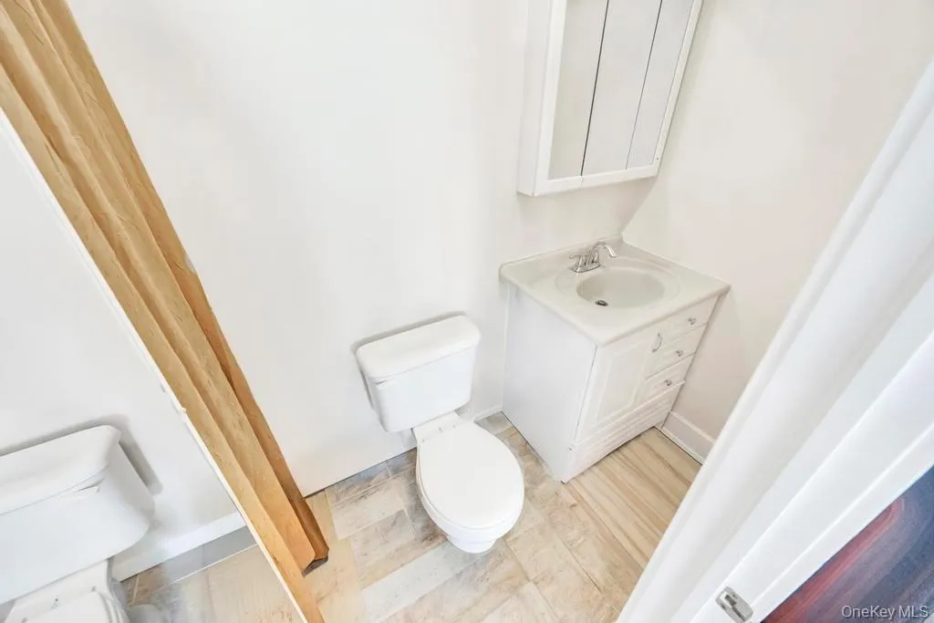 3 Avelaine Court, Babylon, NY, 5 Bedrooms Bedrooms, 8 Rooms Rooms,2 BathroomsBathrooms,Residential,For Rent,Avelaine,0,1011769 3 Avelaine Court, Babylon, NY, 5 Bedrooms Bedrooms, 8 Rooms Rooms,2 BathroomsBathrooms,Residential,For Rent,Avelaine,0,1011769