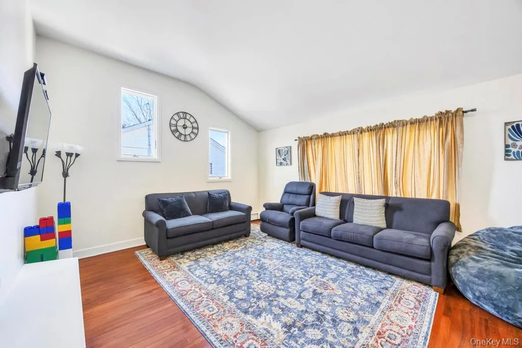 3 Avelaine Court, Babylon, NY, 5 Bedrooms Bedrooms, 8 Rooms Rooms,2 BathroomsBathrooms,Residential,For Rent,Avelaine,0,1011769 3 Avelaine Court, Babylon, NY, 5 Bedrooms Bedrooms, 8 Rooms Rooms,2 BathroomsBathrooms,Residential,For Rent,Avelaine,0,1011769