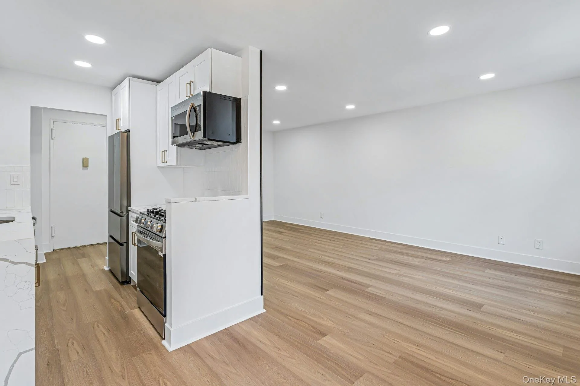 1300 Midland Avenue, Yonkers, NY, 1 Bedroom Bedrooms, 5 Rooms Rooms,1 BathroomBathrooms,Residential,For Rent,Midland,0,1011774 1300 Midland Avenue, Yonkers, NY, 1 Bedroom Bedrooms, 5 Rooms Rooms,1 BathroomBathrooms,Residential,For Rent,Midland,0,1011774