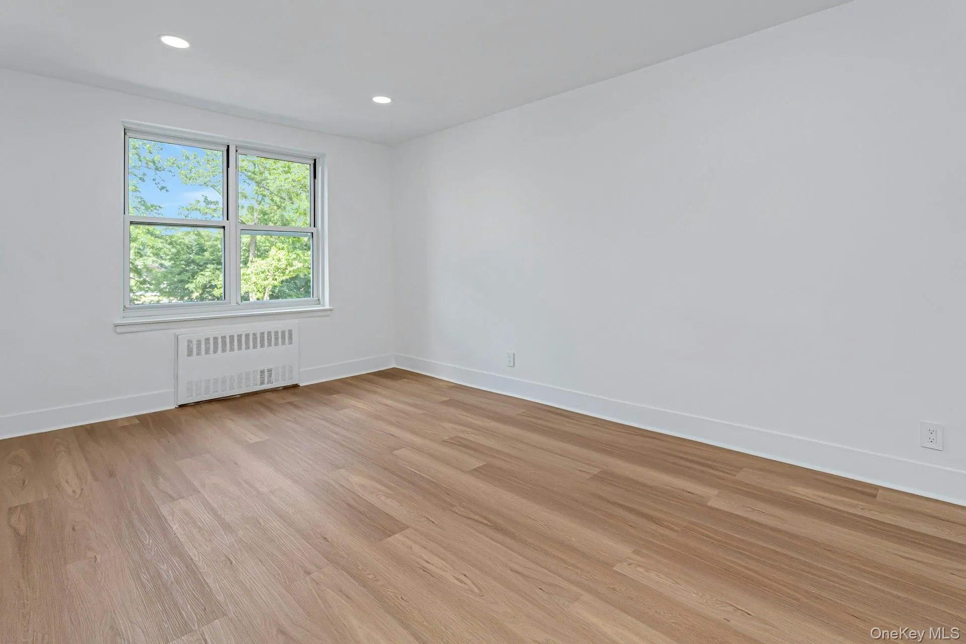 1300 Midland Avenue, Yonkers, NY, 1 Bedroom Bedrooms, 5 Rooms Rooms,1 BathroomBathrooms,Residential,For Rent,Midland,0,1011774 1300 Midland Avenue, Yonkers, NY, 1 Bedroom Bedrooms, 5 Rooms Rooms,1 BathroomBathrooms,Residential,For Rent,Midland,0,1011774