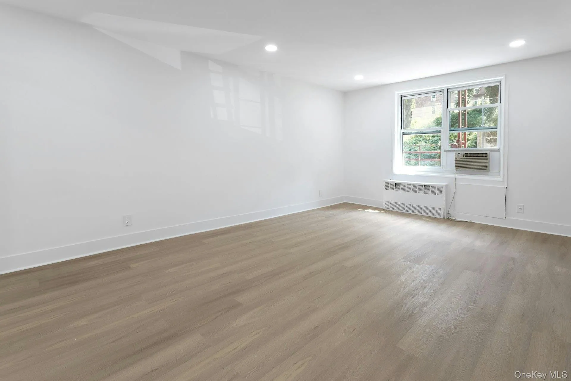 1296 Midland Avenue, Yonkers, NY, 1 Bedroom Bedrooms, 4 Rooms Rooms,1 BathroomBathrooms,Residential,For Rent,Midland,0,1011777 1296 Midland Avenue, Yonkers, NY, 1 Bedroom Bedrooms, 4 Rooms Rooms,1 BathroomBathrooms,Residential,For Rent,Midland,0,1011777