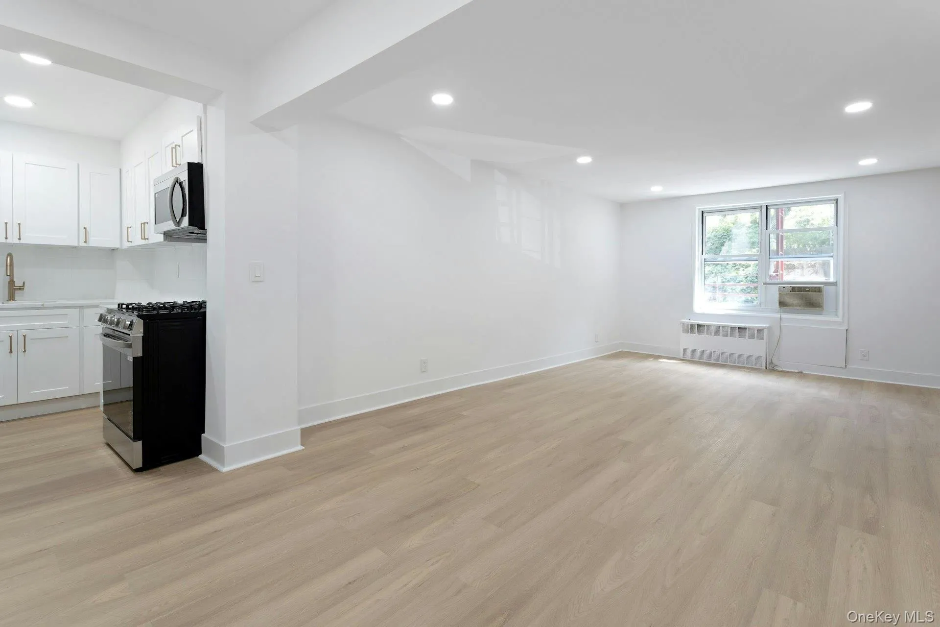 1296 Midland Avenue, Yonkers, NY, 1 Bedroom Bedrooms, 4 Rooms Rooms,1 BathroomBathrooms,Residential,For Rent,Midland,0,1011777 1296 Midland Avenue, Yonkers, NY, 1 Bedroom Bedrooms, 4 Rooms Rooms,1 BathroomBathrooms,Residential,For Rent,Midland,0,1011777