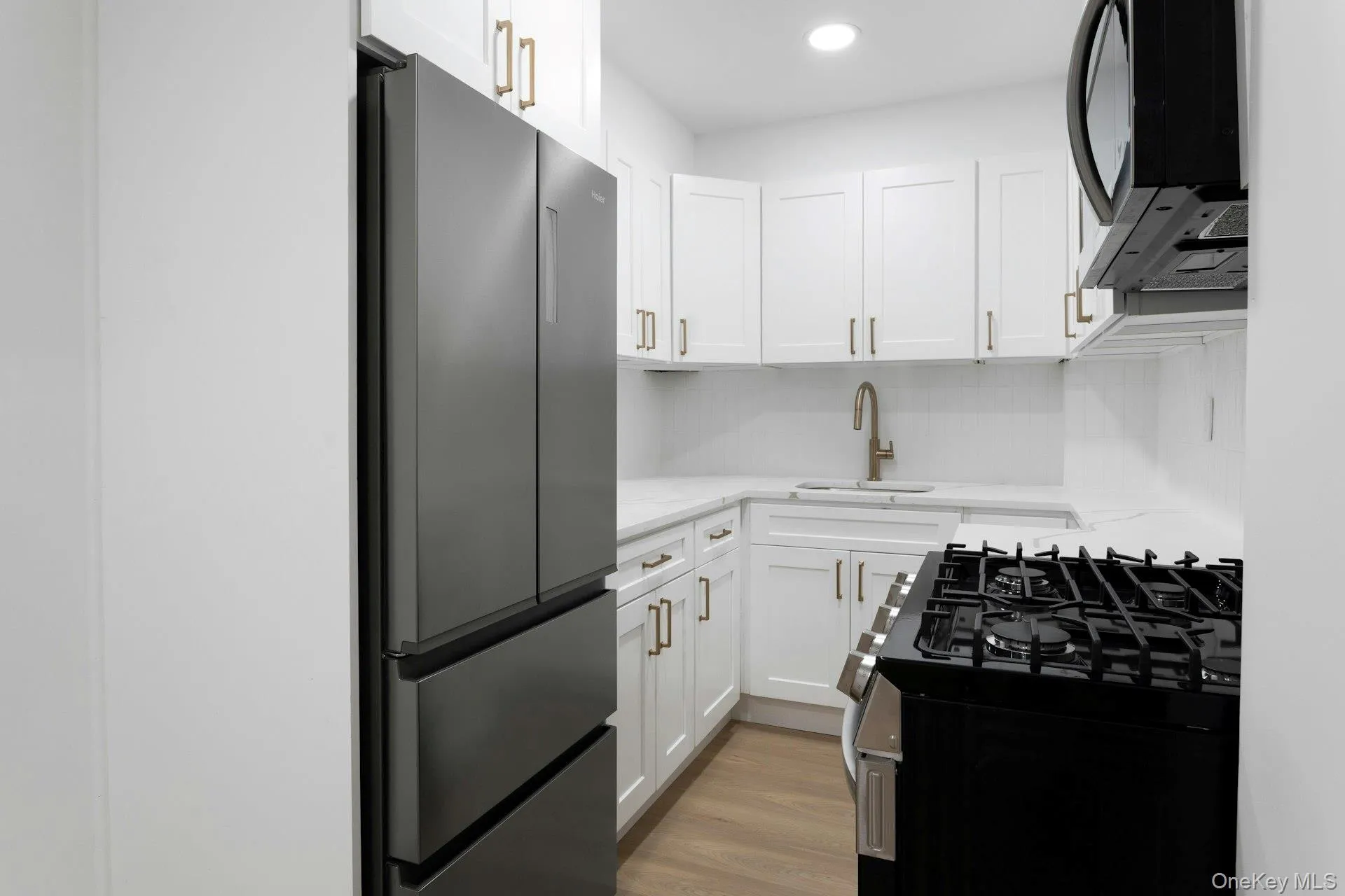1296 Midland Avenue, Yonkers, NY, 1 Bedroom Bedrooms, 4 Rooms Rooms,1 BathroomBathrooms,Residential,For Rent,Midland,0,1011777 1296 Midland Avenue, Yonkers, NY, 1 Bedroom Bedrooms, 4 Rooms Rooms,1 BathroomBathrooms,Residential,For Rent,Midland,0,1011777