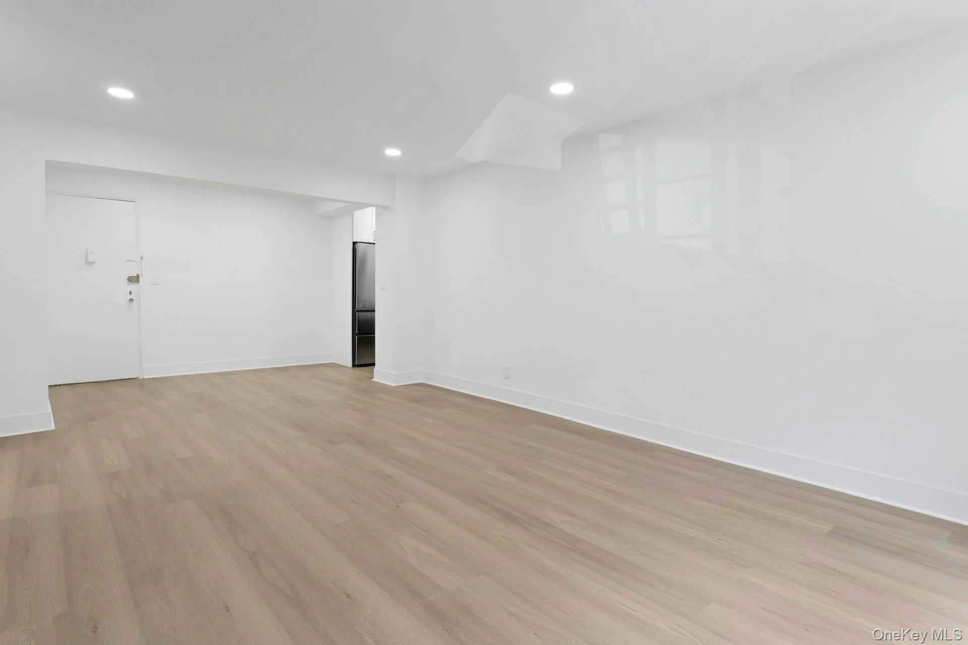 1296 Midland Avenue, Yonkers, NY, 1 Bedroom Bedrooms, 4 Rooms Rooms,1 BathroomBathrooms,Residential,For Rent,Midland,0,1011777 1296 Midland Avenue, Yonkers, NY, 1 Bedroom Bedrooms, 4 Rooms Rooms,1 BathroomBathrooms,Residential,For Rent,Midland,0,1011777