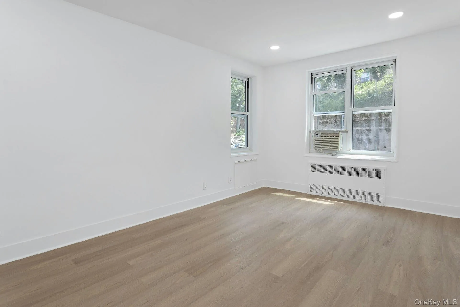 1296 Midland Avenue, Yonkers, NY, 1 Bedroom Bedrooms, 4 Rooms Rooms,1 BathroomBathrooms,Residential,For Rent,Midland,0,1011777 1296 Midland Avenue, Yonkers, NY, 1 Bedroom Bedrooms, 4 Rooms Rooms,1 BathroomBathrooms,Residential,For Rent,Midland,0,1011777