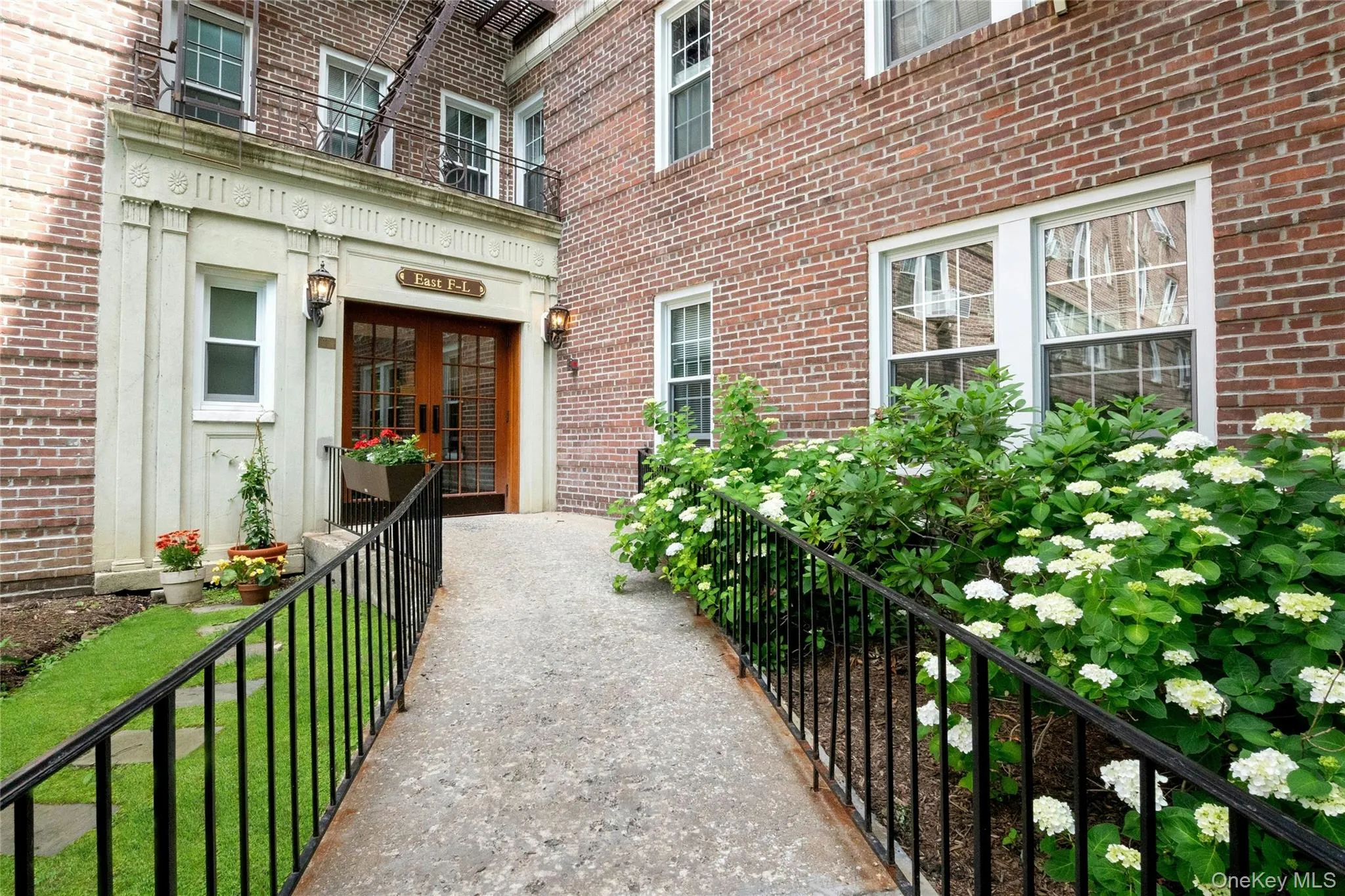 Wheel chair assess to the 1st floor no step unit with 2 bedrooms and updated kitchen and bathroom. Wheel chair assess to the 1st floor no step unit with 2 bedrooms and updated kitchen and bathroom.