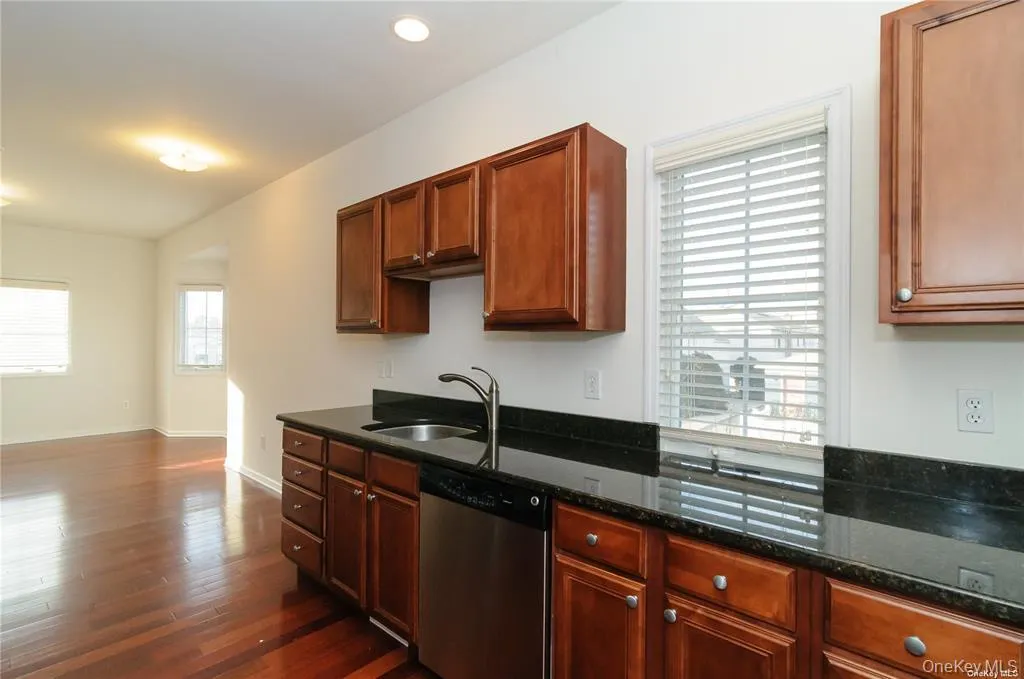 330 Maple Avenue, North Hempstead, NY, 1 Bedroom Bedrooms, 4 Rooms Rooms,1 BathroomBathrooms,Residential Lease,For Rent,Maple,0,1011785 330 Maple Avenue, North Hempstead, NY, 1 Bedroom Bedrooms, 4 Rooms Rooms,1 BathroomBathrooms,Residential Lease,For Rent,Maple,0,1011785
