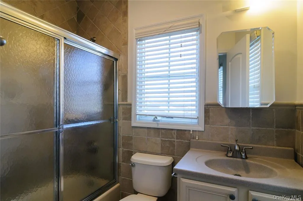 330 Maple Avenue, North Hempstead, NY, 1 Bedroom Bedrooms, 4 Rooms Rooms,1 BathroomBathrooms,Residential Lease,For Rent,Maple,0,1011785 330 Maple Avenue, North Hempstead, NY, 1 Bedroom Bedrooms, 4 Rooms Rooms,1 BathroomBathrooms,Residential Lease,For Rent,Maple,0,1011785