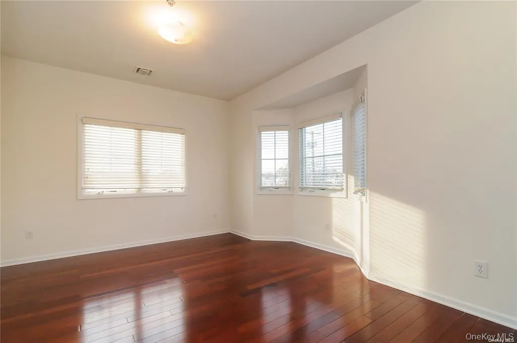 330 Maple Avenue, North Hempstead, NY, 1 Bedroom Bedrooms, 4 Rooms Rooms,1 BathroomBathrooms,Residential Lease,For Rent,Maple,0,1011785 330 Maple Avenue, North Hempstead, NY, 1 Bedroom Bedrooms, 4 Rooms Rooms,1 BathroomBathrooms,Residential Lease,For Rent,Maple,0,1011785