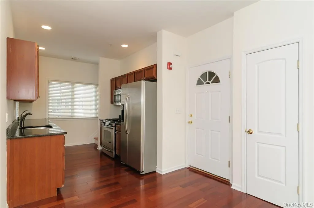 330 Maple Avenue, North Hempstead, NY, 1 Bedroom Bedrooms, 4 Rooms Rooms,1 BathroomBathrooms,Residential Lease,For Rent,Maple,0,1011785 330 Maple Avenue, North Hempstead, NY, 1 Bedroom Bedrooms, 4 Rooms Rooms,1 BathroomBathrooms,Residential Lease,For Rent,Maple,0,1011785