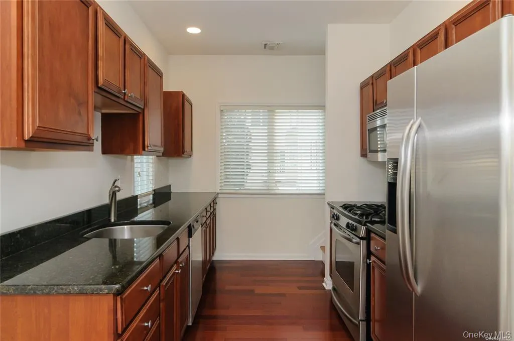 330 Maple Avenue, North Hempstead, NY, 1 Bedroom Bedrooms, 4 Rooms Rooms,1 BathroomBathrooms,Residential Lease,For Rent,Maple,0,1011785 330 Maple Avenue, North Hempstead, NY, 1 Bedroom Bedrooms, 4 Rooms Rooms,1 BathroomBathrooms,Residential Lease,For Rent,Maple,0,1011785