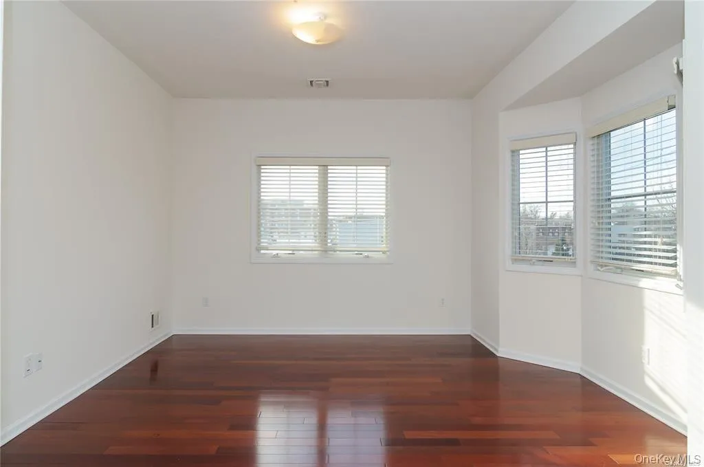 330 Maple Avenue, North Hempstead, NY, 1 Bedroom Bedrooms, 4 Rooms Rooms,1 BathroomBathrooms,Residential Lease,For Rent,Maple,0,1011785 330 Maple Avenue, North Hempstead, NY, 1 Bedroom Bedrooms, 4 Rooms Rooms,1 BathroomBathrooms,Residential Lease,For Rent,Maple,0,1011785