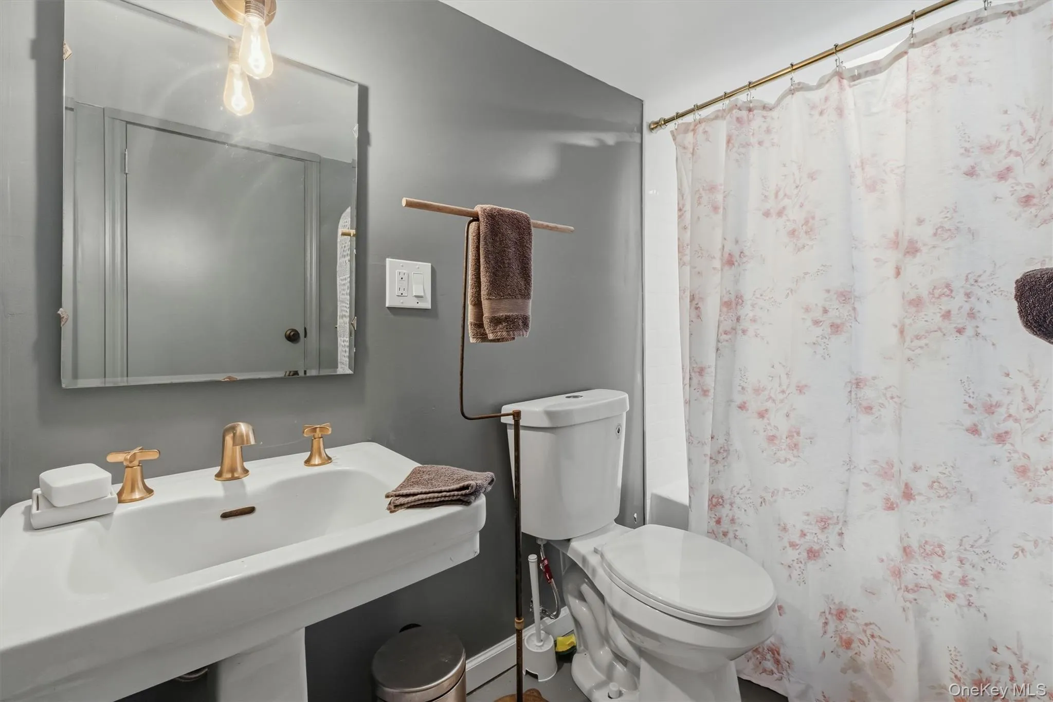 108 Hooker Avenue, Poughkeepsie, NY, 4 Bedrooms Bedrooms, 9 Rooms Rooms,2 BathroomsBathrooms,Residential Lease,For Rent,Hooker,0,1011786 108 Hooker Avenue, Poughkeepsie, NY, 4 Bedrooms Bedrooms, 9 Rooms Rooms,2 BathroomsBathrooms,Residential Lease,For Rent,Hooker,0,1011786