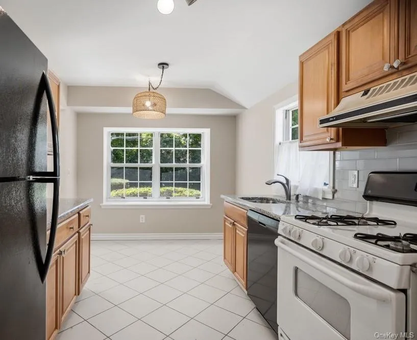 532 Race Place, Islip, NY, 2 Bedrooms Bedrooms, 5 Rooms Rooms,1 BathroomBathrooms,Residential,For Rent,Race,0,1011793 532 Race Place, Islip, NY, 2 Bedrooms Bedrooms, 5 Rooms Rooms,1 BathroomBathrooms,Residential,For Rent,Race,0,1011793