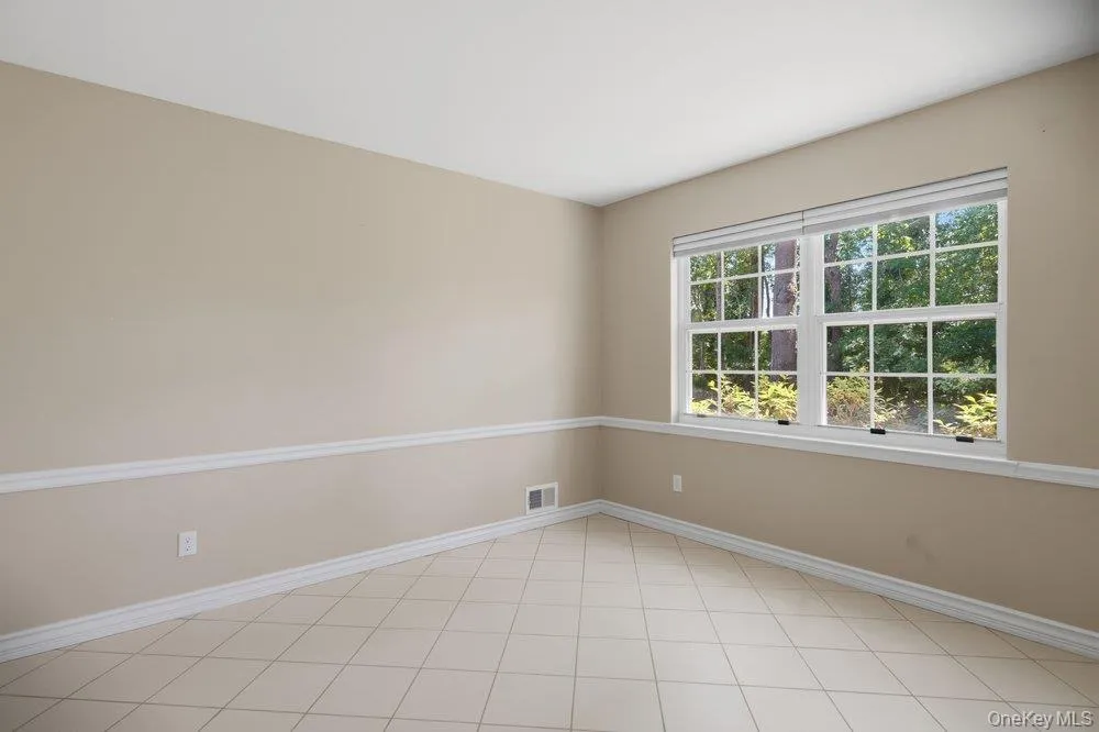532 Race Place, Islip, NY, 2 Bedrooms Bedrooms, 5 Rooms Rooms,1 BathroomBathrooms,Residential,For Rent,Race,0,1011793 532 Race Place, Islip, NY, 2 Bedrooms Bedrooms, 5 Rooms Rooms,1 BathroomBathrooms,Residential,For Rent,Race,0,1011793