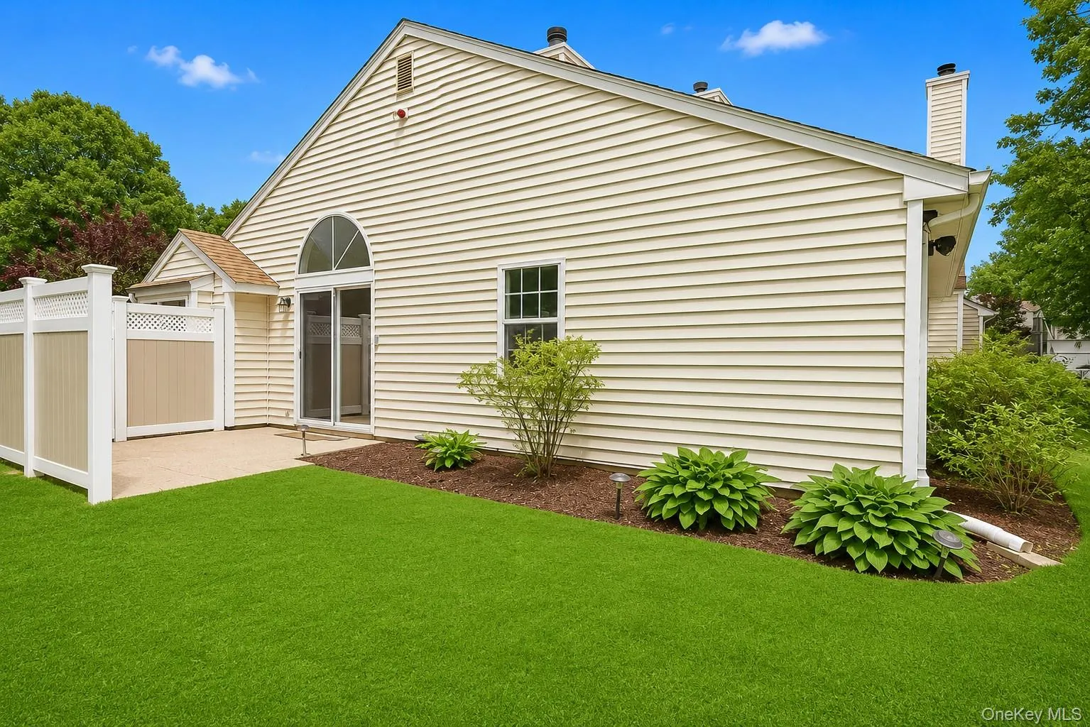 532 Race Place, Islip, NY, 2 Bedrooms Bedrooms, 5 Rooms Rooms,1 BathroomBathrooms,Residential,For Rent,Race,0,1011793 532 Race Place, Islip, NY, 2 Bedrooms Bedrooms, 5 Rooms Rooms,1 BathroomBathrooms,Residential,For Rent,Race,0,1011793