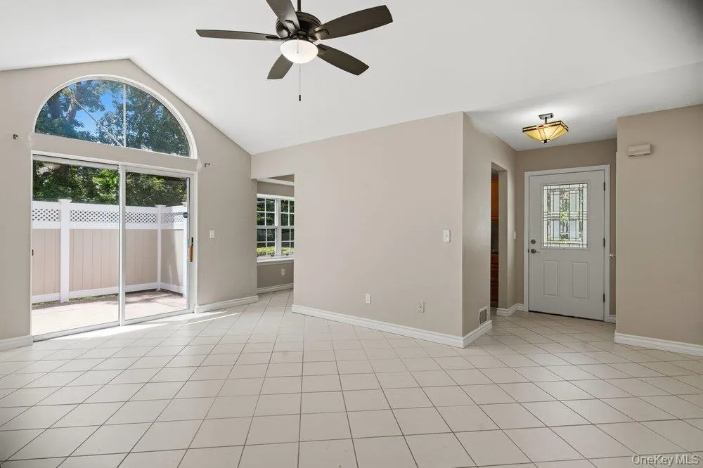 532 Race Place, Islip, NY, 2 Bedrooms Bedrooms, 5 Rooms Rooms,1 BathroomBathrooms,Residential,For Rent,Race,0,1011793 532 Race Place, Islip, NY, 2 Bedrooms Bedrooms, 5 Rooms Rooms,1 BathroomBathrooms,Residential,For Rent,Race,0,1011793