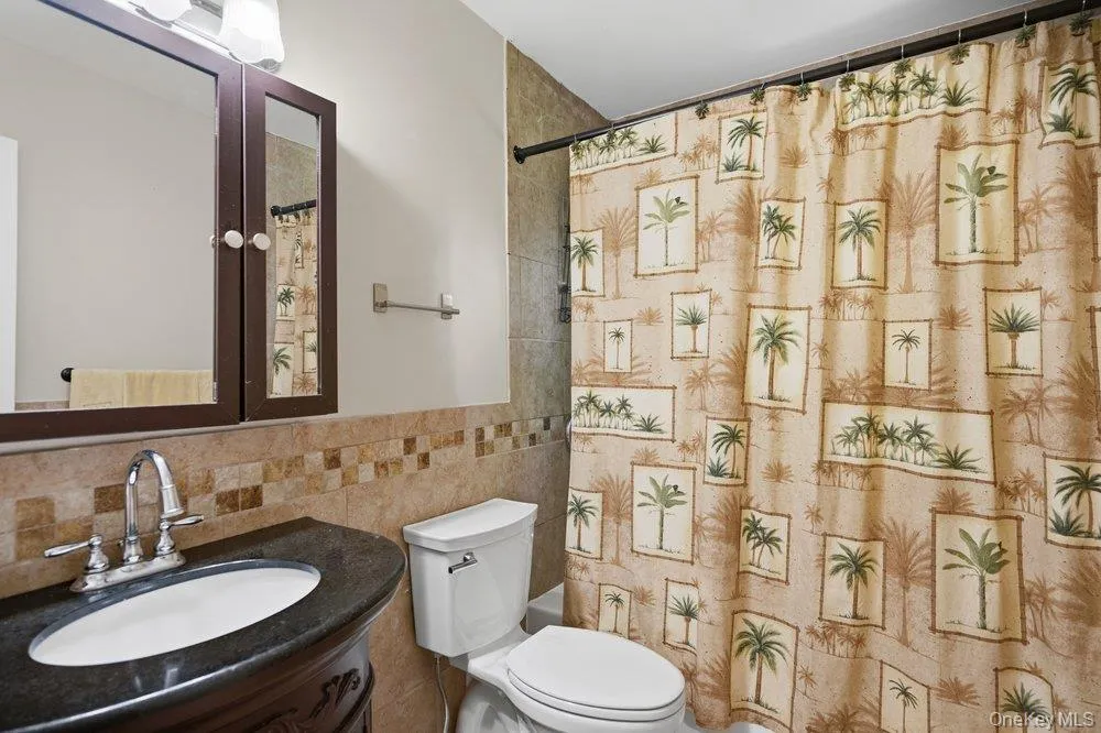 532 Race Place, Islip, NY, 2 Bedrooms Bedrooms, 5 Rooms Rooms,1 BathroomBathrooms,Residential,For Rent,Race,0,1011793 532 Race Place, Islip, NY, 2 Bedrooms Bedrooms, 5 Rooms Rooms,1 BathroomBathrooms,Residential,For Rent,Race,0,1011793
