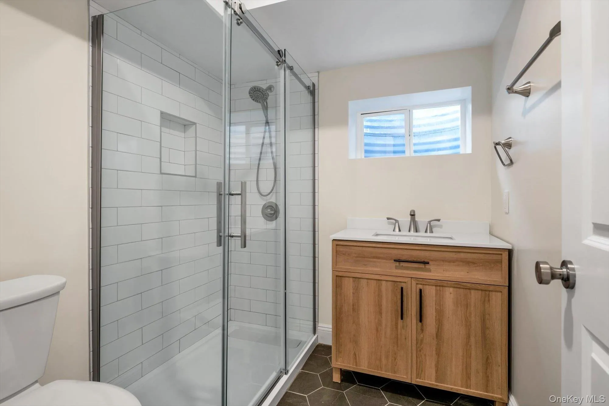 68 Edgewood, North Hempstead, NY, 5 Bedrooms Bedrooms, 8 Rooms Rooms,3 BathroomsBathrooms,Residential Lease,For Rent,Edgewood,0,1011796 68 Edgewood, North Hempstead, NY, 5 Bedrooms Bedrooms, 8 Rooms Rooms,3 BathroomsBathrooms,Residential Lease,For Rent,Edgewood,0,1011796