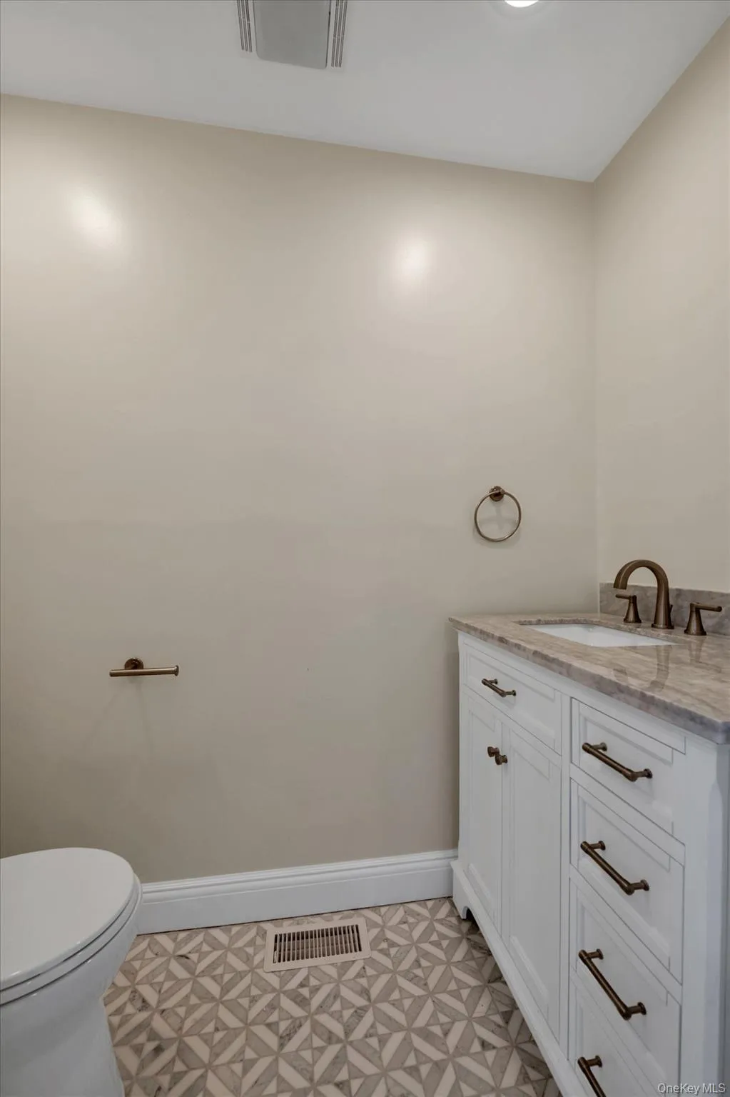 68 Edgewood, North Hempstead, NY, 5 Bedrooms Bedrooms, 8 Rooms Rooms,3 BathroomsBathrooms,Residential Lease,For Rent,Edgewood,0,1011796 68 Edgewood, North Hempstead, NY, 5 Bedrooms Bedrooms, 8 Rooms Rooms,3 BathroomsBathrooms,Residential Lease,For Rent,Edgewood,0,1011796