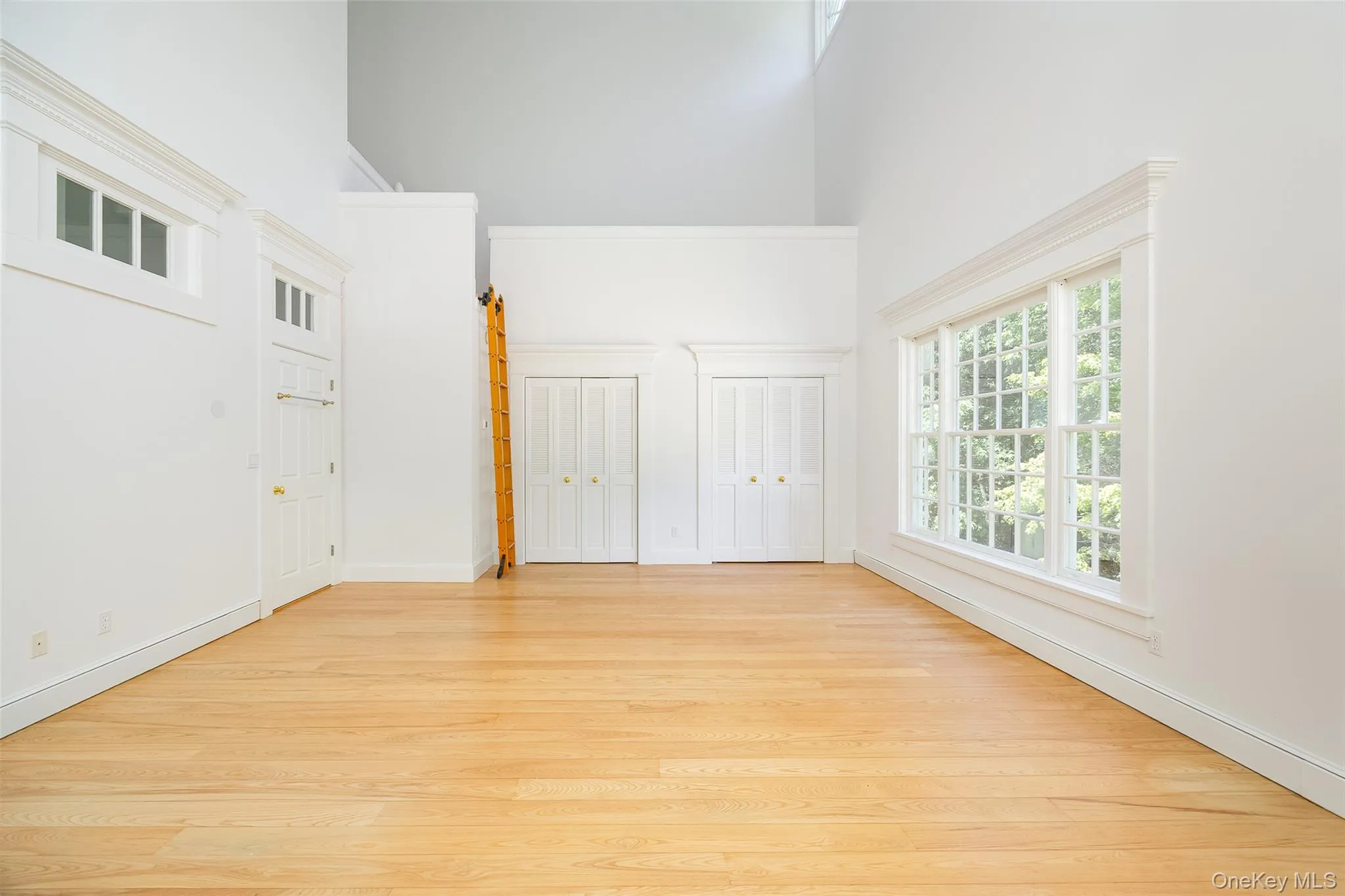 Large bedroom with loft Large bedroom with loft