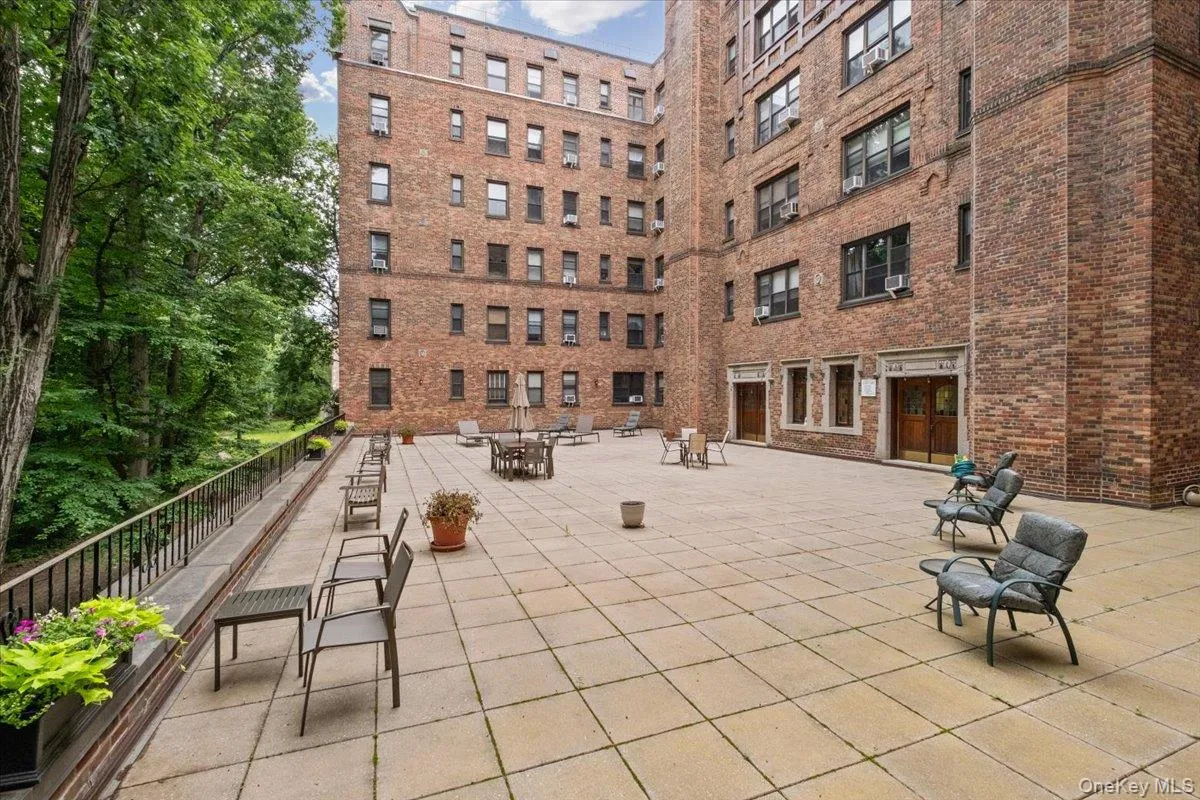 Outdoor patio for all residents to enjoy Outdoor patio for all residents to enjoy