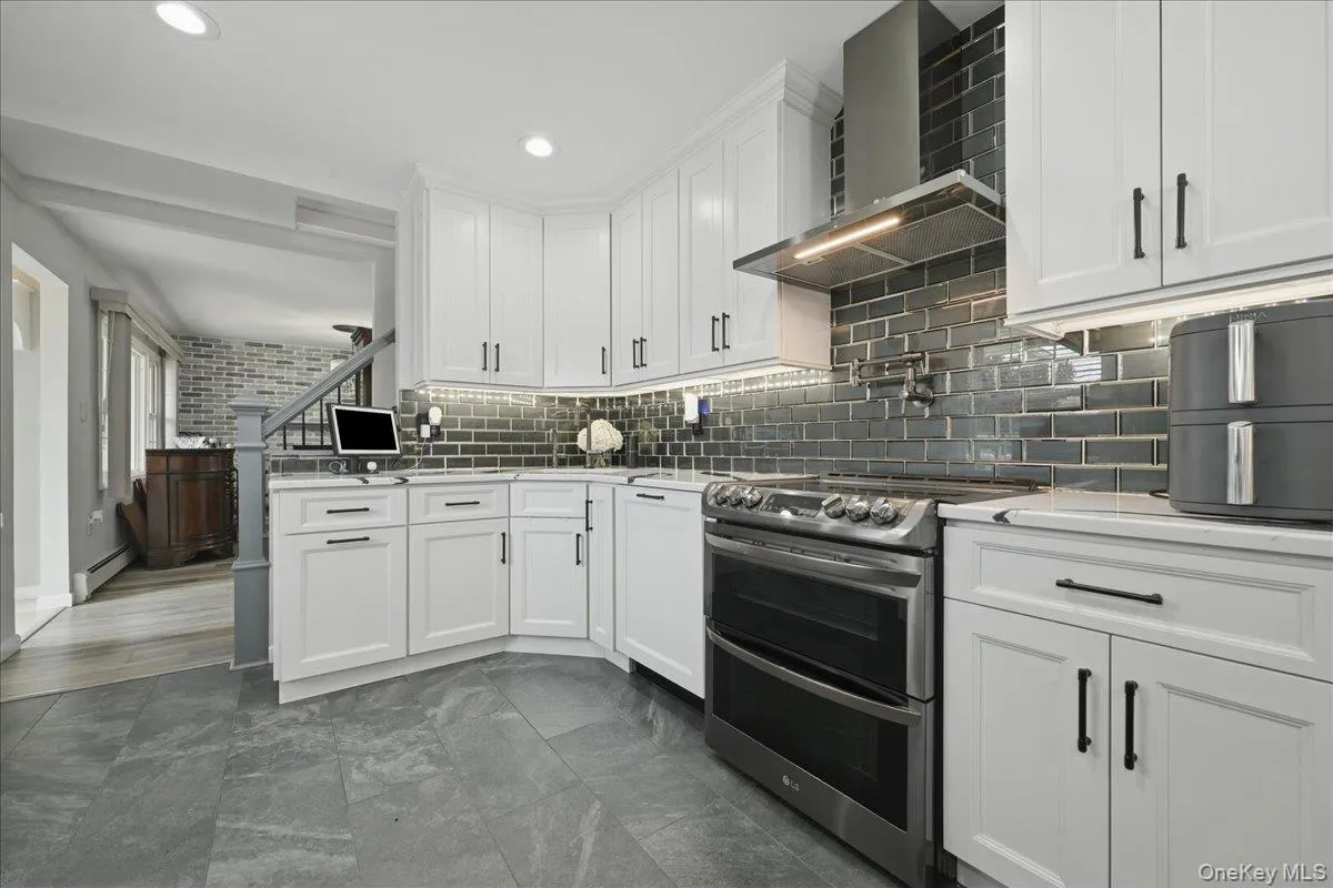 16 Penny Lane, Hempstead, NY, 4 Bedrooms Bedrooms, 9 Rooms Rooms,2 BathroomsBathrooms,Residential,For Rent,Penny,0,1011810 16 Penny Lane, Hempstead, NY, 4 Bedrooms Bedrooms, 9 Rooms Rooms,2 BathroomsBathrooms,Residential,For Rent,Penny,0,1011810