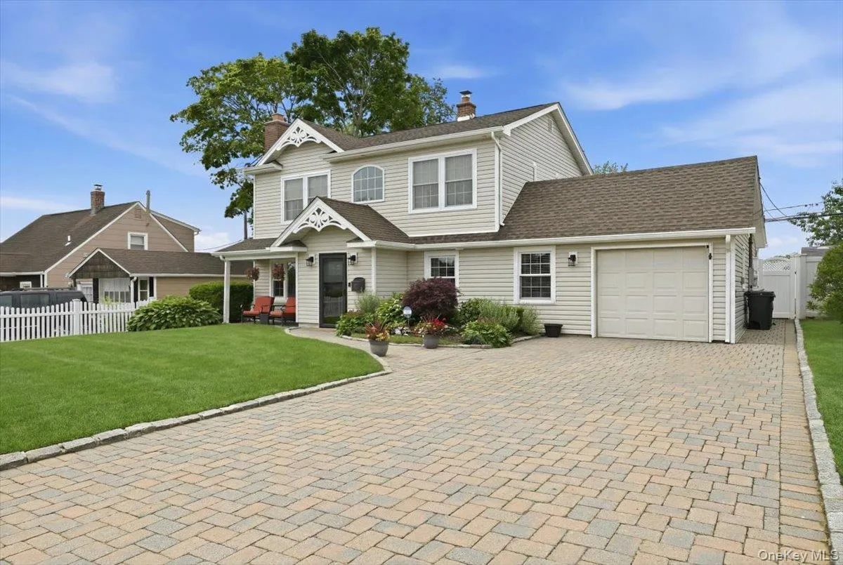 16 Penny Lane, Hempstead, NY, 4 Bedrooms Bedrooms, 9 Rooms Rooms,2 BathroomsBathrooms,Residential,For Rent,Penny,0,1011810 16 Penny Lane, Hempstead, NY, 4 Bedrooms Bedrooms, 9 Rooms Rooms,2 BathroomsBathrooms,Residential,For Rent,Penny,0,1011810
