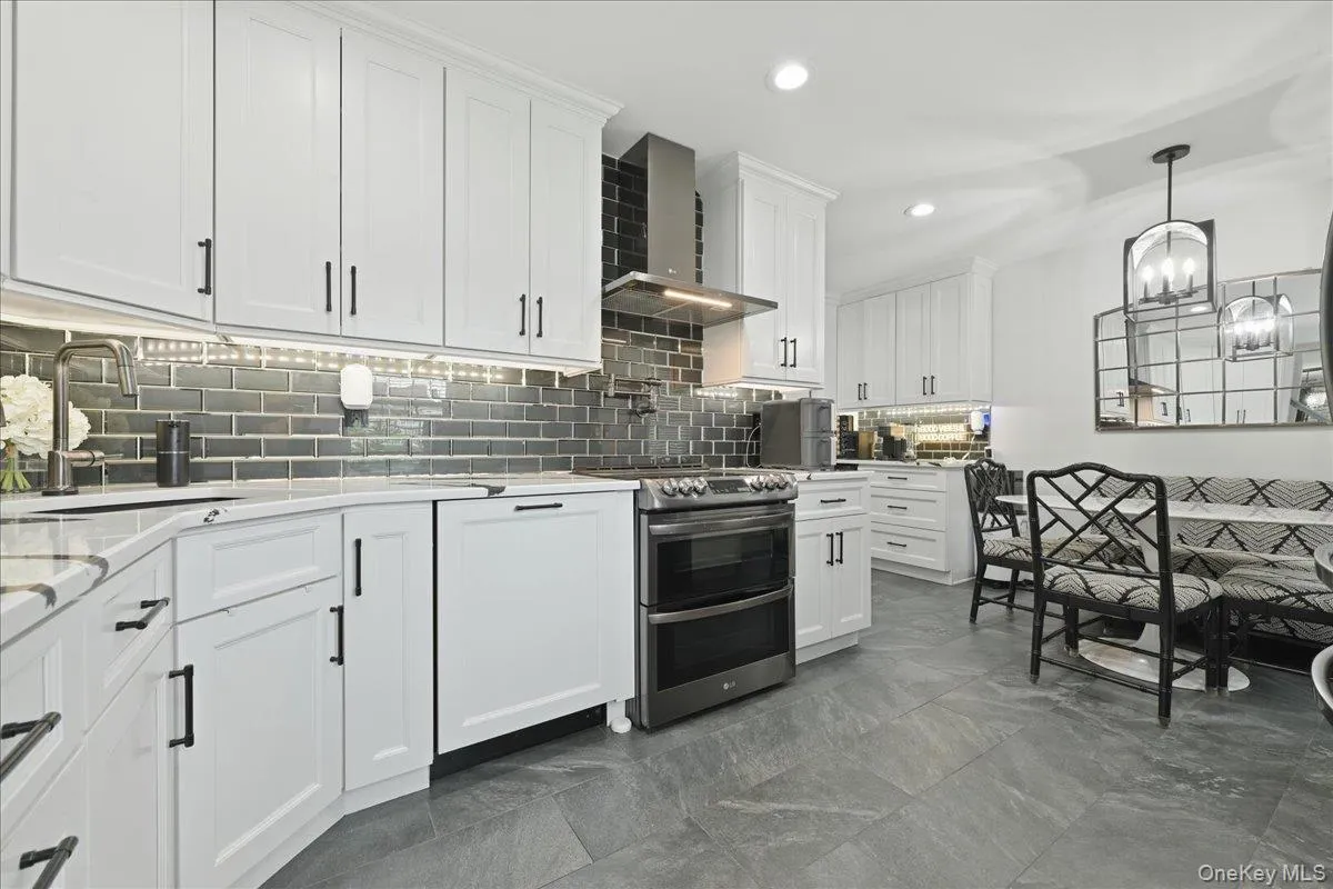 16 Penny Lane, Hempstead, NY, 4 Bedrooms Bedrooms, 9 Rooms Rooms,2 BathroomsBathrooms,Residential,For Rent,Penny,0,1011810 16 Penny Lane, Hempstead, NY, 4 Bedrooms Bedrooms, 9 Rooms Rooms,2 BathroomsBathrooms,Residential,For Rent,Penny,0,1011810