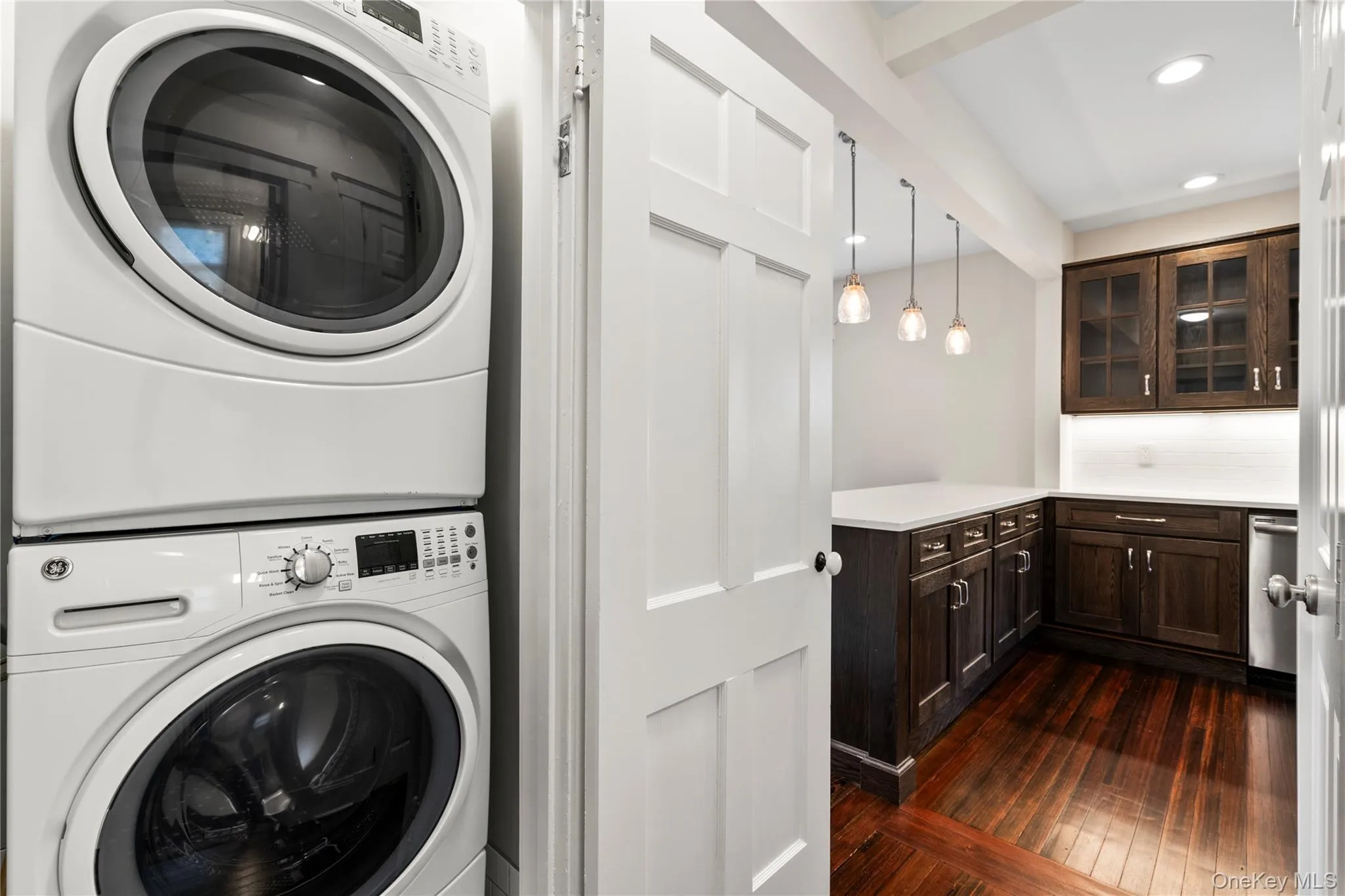 46 Davis Street, Oyster Bay, NY, 2 Bedrooms Bedrooms, 4 Rooms Rooms,1 BathroomBathrooms,Residential Lease,For Rent,Davis Street,0,1011813 46 Davis Street, Oyster Bay, NY, 2 Bedrooms Bedrooms, 4 Rooms Rooms,1 BathroomBathrooms,Residential Lease,For Rent,Davis Street,0,1011813