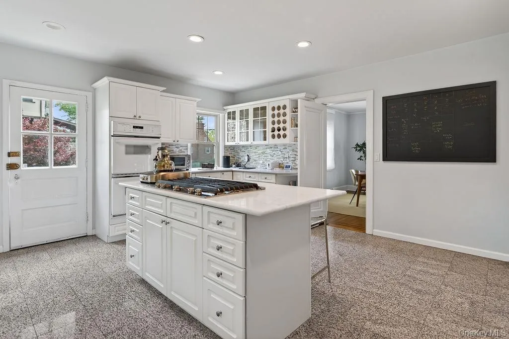 33 Lynwood Road, Greenburgh, NY, 5 Bedrooms Bedrooms, 8 Rooms Rooms,3 BathroomsBathrooms,Residential Lease,For Rent,Lynwood,0,1011826 33 Lynwood Road, Greenburgh, NY, 5 Bedrooms Bedrooms, 8 Rooms Rooms,3 BathroomsBathrooms,Residential Lease,For Rent,Lynwood,0,1011826