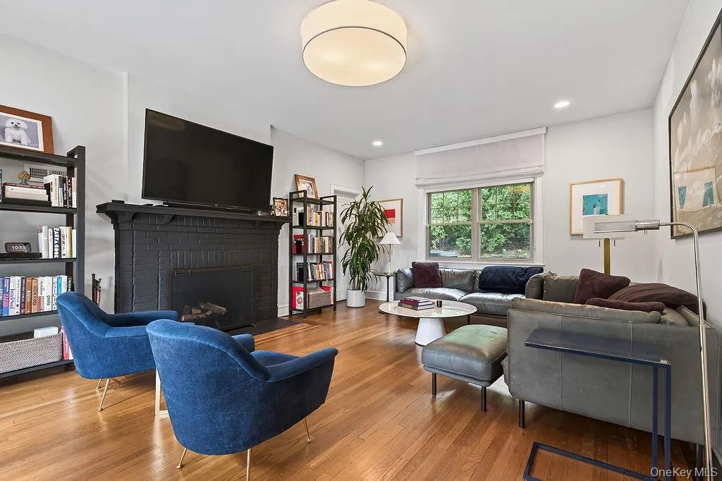 33 Lynwood Road, Greenburgh, NY, 5 Bedrooms Bedrooms, 8 Rooms Rooms,3 BathroomsBathrooms,Residential Lease,For Rent,Lynwood,0,1011826 33 Lynwood Road, Greenburgh, NY, 5 Bedrooms Bedrooms, 8 Rooms Rooms,3 BathroomsBathrooms,Residential Lease,For Rent,Lynwood,0,1011826