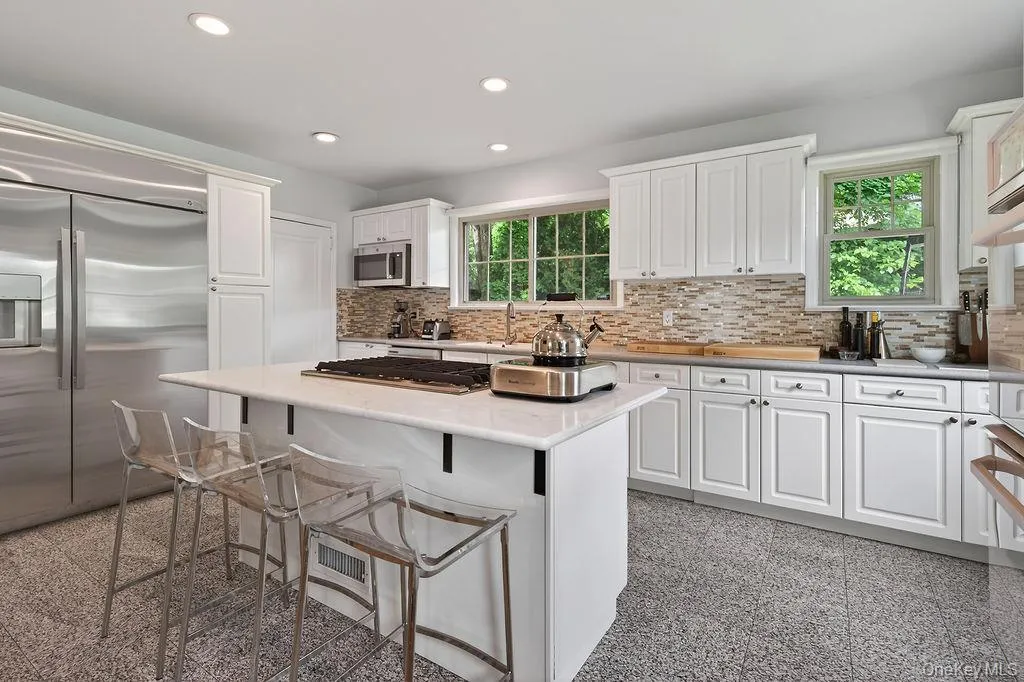 33 Lynwood Road, Greenburgh, NY, 5 Bedrooms Bedrooms, 8 Rooms Rooms,3 BathroomsBathrooms,Residential Lease,For Rent,Lynwood,0,1011826 33 Lynwood Road, Greenburgh, NY, 5 Bedrooms Bedrooms, 8 Rooms Rooms,3 BathroomsBathrooms,Residential Lease,For Rent,Lynwood,0,1011826