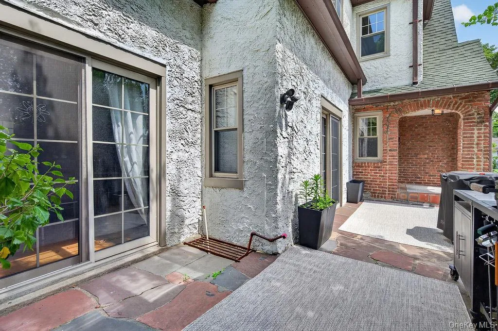 33 Lynwood Road, Greenburgh, NY, 5 Bedrooms Bedrooms, 8 Rooms Rooms,3 BathroomsBathrooms,Residential Lease,For Rent,Lynwood,0,1011826 33 Lynwood Road, Greenburgh, NY, 5 Bedrooms Bedrooms, 8 Rooms Rooms,3 BathroomsBathrooms,Residential Lease,For Rent,Lynwood,0,1011826