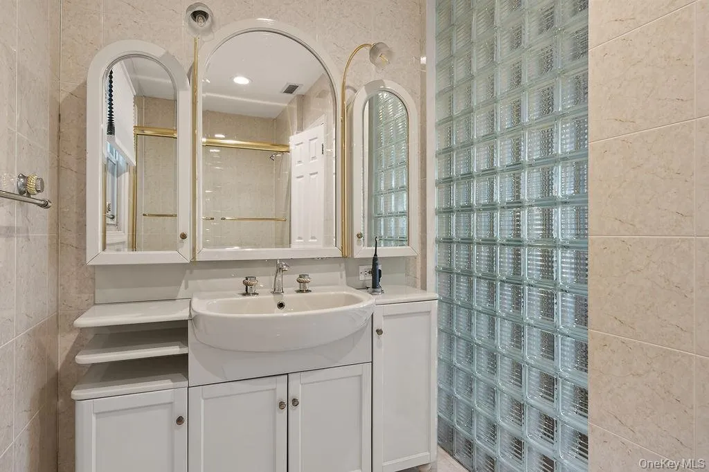 33 Lynwood Road, Greenburgh, NY, 5 Bedrooms Bedrooms, 8 Rooms Rooms,3 BathroomsBathrooms,Residential Lease,For Rent,Lynwood,0,1011826 33 Lynwood Road, Greenburgh, NY, 5 Bedrooms Bedrooms, 8 Rooms Rooms,3 BathroomsBathrooms,Residential Lease,For Rent,Lynwood,0,1011826