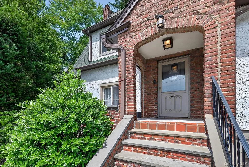 33 Lynwood Road, Greenburgh, NY, 5 Bedrooms Bedrooms, 8 Rooms Rooms,3 BathroomsBathrooms,Residential Lease,For Rent,Lynwood,0,1011826 33 Lynwood Road, Greenburgh, NY, 5 Bedrooms Bedrooms, 8 Rooms Rooms,3 BathroomsBathrooms,Residential Lease,For Rent,Lynwood,0,1011826