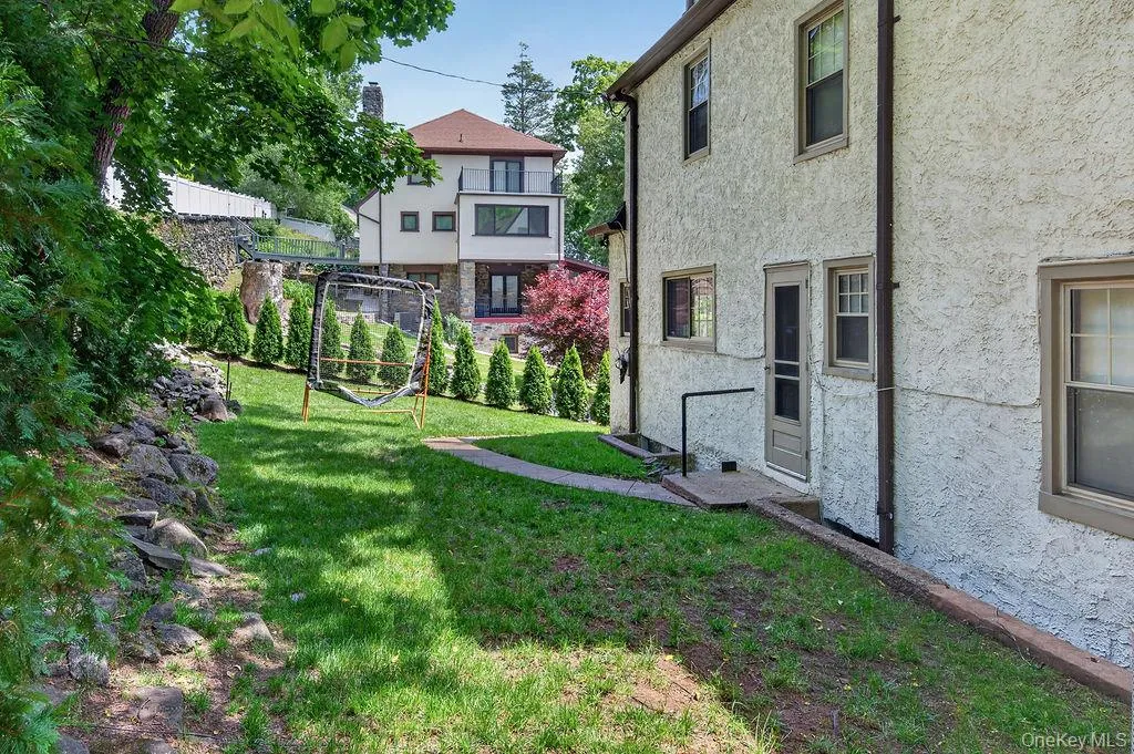 33 Lynwood Road, Greenburgh, NY, 5 Bedrooms Bedrooms, 8 Rooms Rooms,3 BathroomsBathrooms,Residential Lease,For Rent,Lynwood,0,1011826 33 Lynwood Road, Greenburgh, NY, 5 Bedrooms Bedrooms, 8 Rooms Rooms,3 BathroomsBathrooms,Residential Lease,For Rent,Lynwood,0,1011826