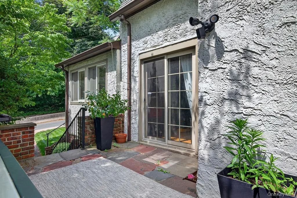 33 Lynwood Road, Greenburgh, NY, 5 Bedrooms Bedrooms, 8 Rooms Rooms,3 BathroomsBathrooms,Residential Lease,For Rent,Lynwood,0,1011826 33 Lynwood Road, Greenburgh, NY, 5 Bedrooms Bedrooms, 8 Rooms Rooms,3 BathroomsBathrooms,Residential Lease,For Rent,Lynwood,0,1011826