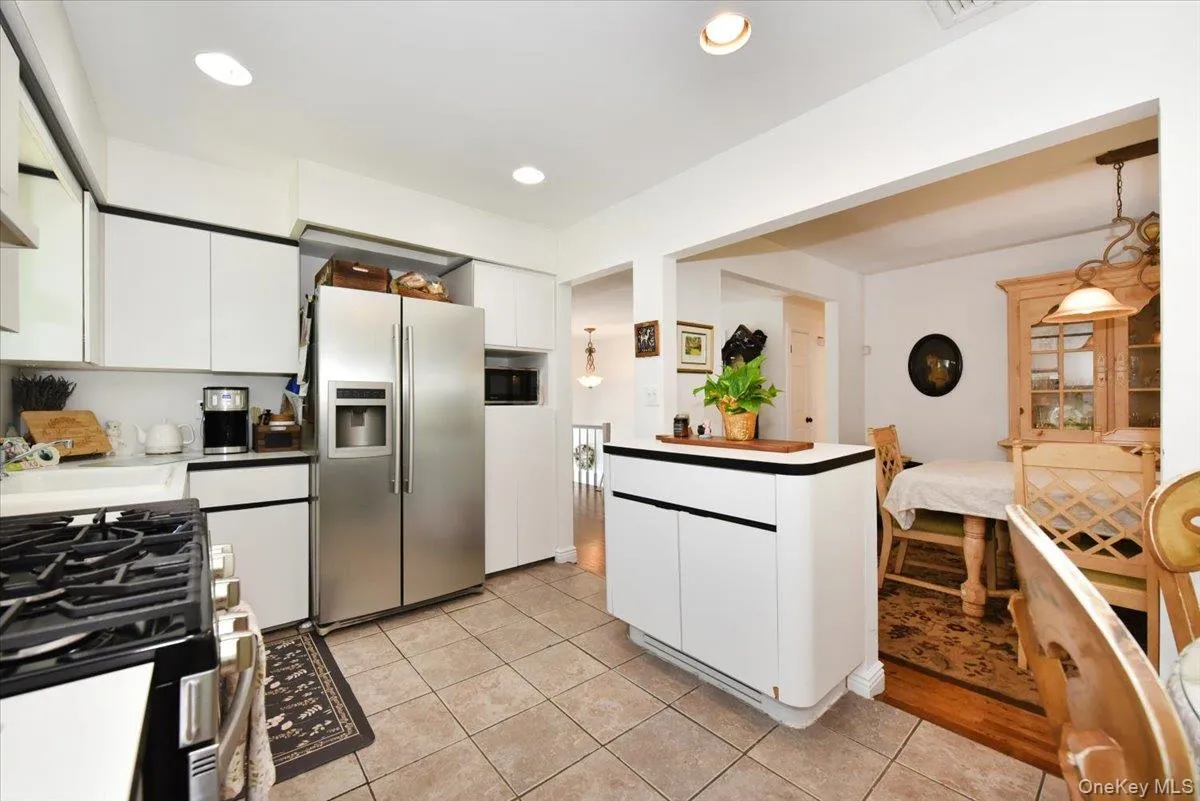 44 Peppermint Road, Smithtown, NY, 4 Bedrooms Bedrooms, 10 Rooms Rooms,3 BathroomsBathrooms,Residential,For Rent,Peppermint,0,1011827 44 Peppermint Road, Smithtown, NY, 4 Bedrooms Bedrooms, 10 Rooms Rooms,3 BathroomsBathrooms,Residential,For Rent,Peppermint,0,1011827