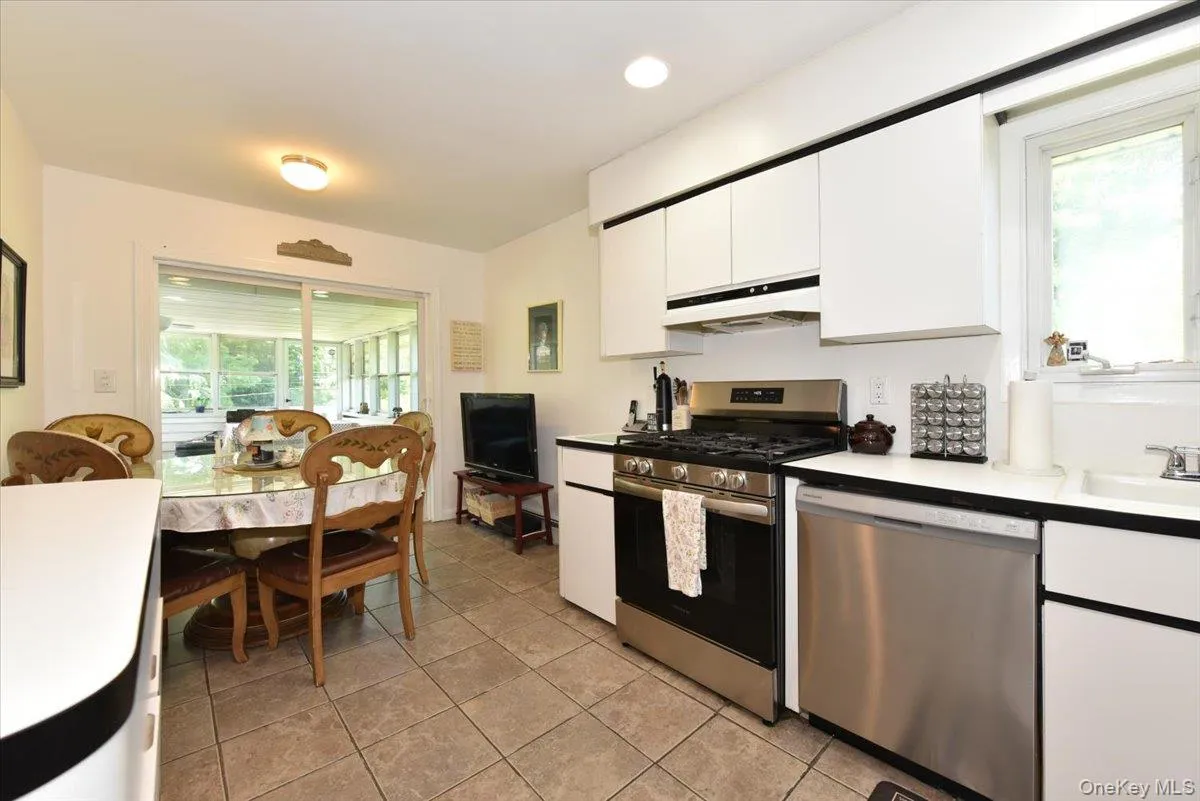 44 Peppermint Road, Smithtown, NY, 4 Bedrooms Bedrooms, 10 Rooms Rooms,3 BathroomsBathrooms,Residential,For Rent,Peppermint,0,1011827 44 Peppermint Road, Smithtown, NY, 4 Bedrooms Bedrooms, 10 Rooms Rooms,3 BathroomsBathrooms,Residential,For Rent,Peppermint,0,1011827